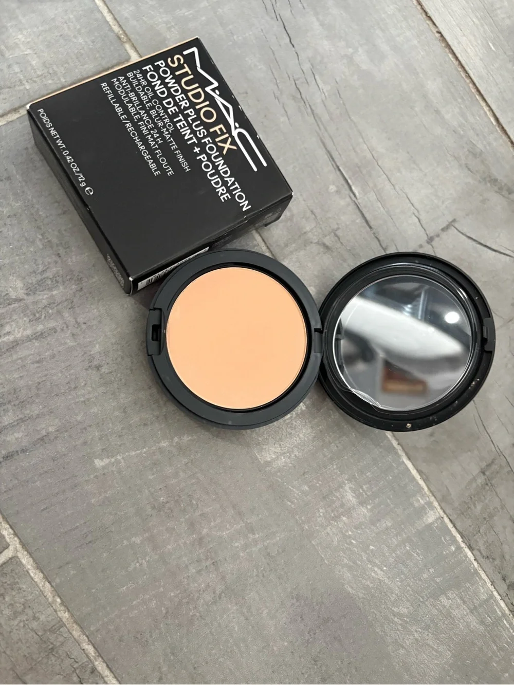 MAC Studio Fix Powder Plus Foundation shade NW13